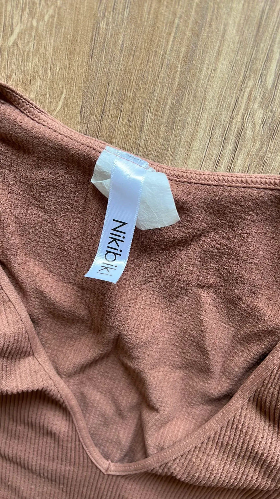 cropped seamless v-neck top - Image 4