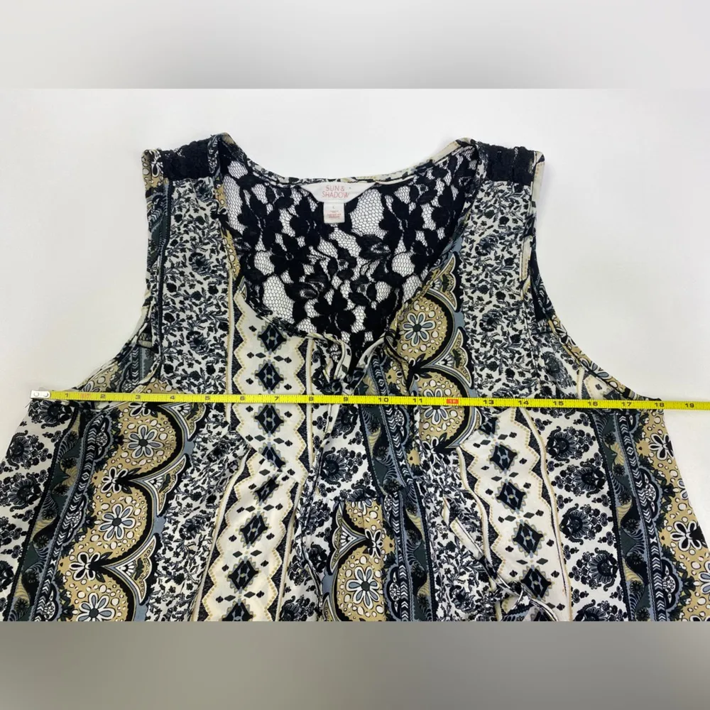 Sun + Shadow Sleeveless Blouse Sheer Lace Back Size L - Image 6