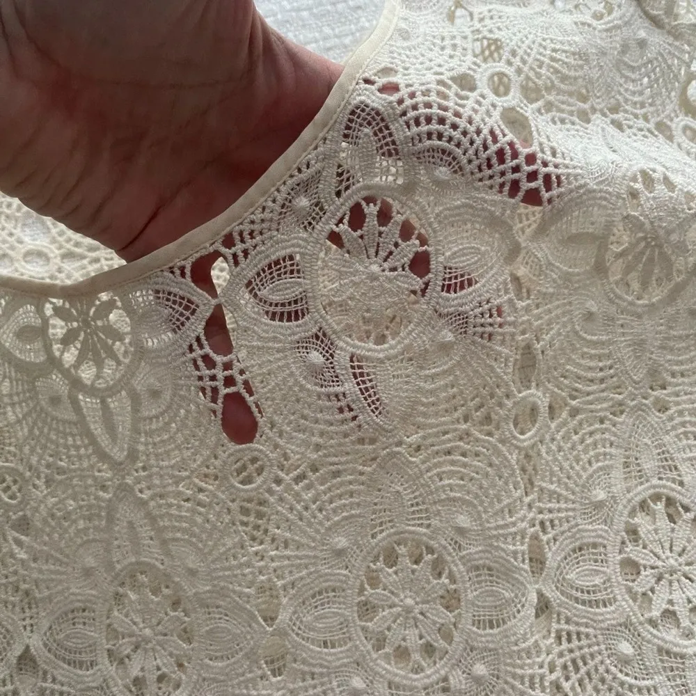 XL Vince Camuto Cream Lace Top - Image 3