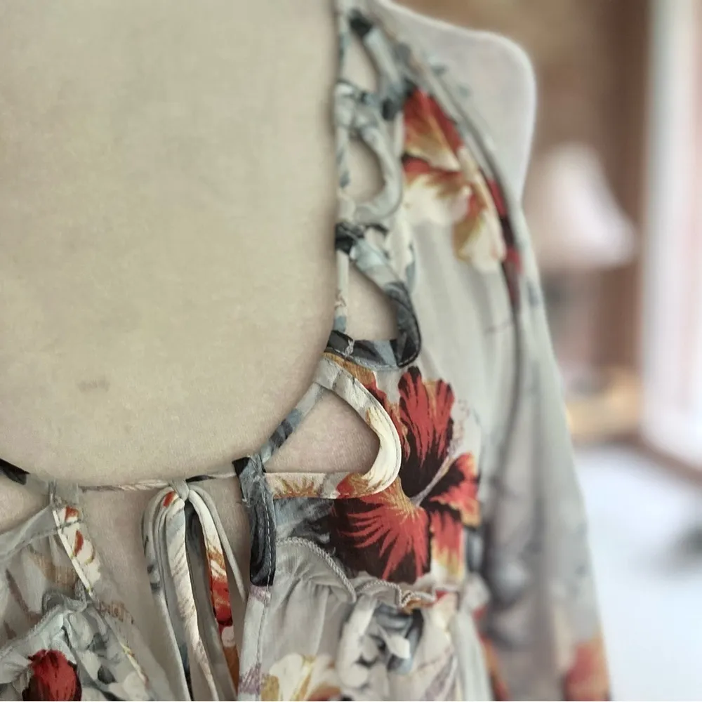 Gimmicks by BKE Floral Cold Shoulder High Low Grey Top XS Boho Peasant Flowy Mod - Image 5