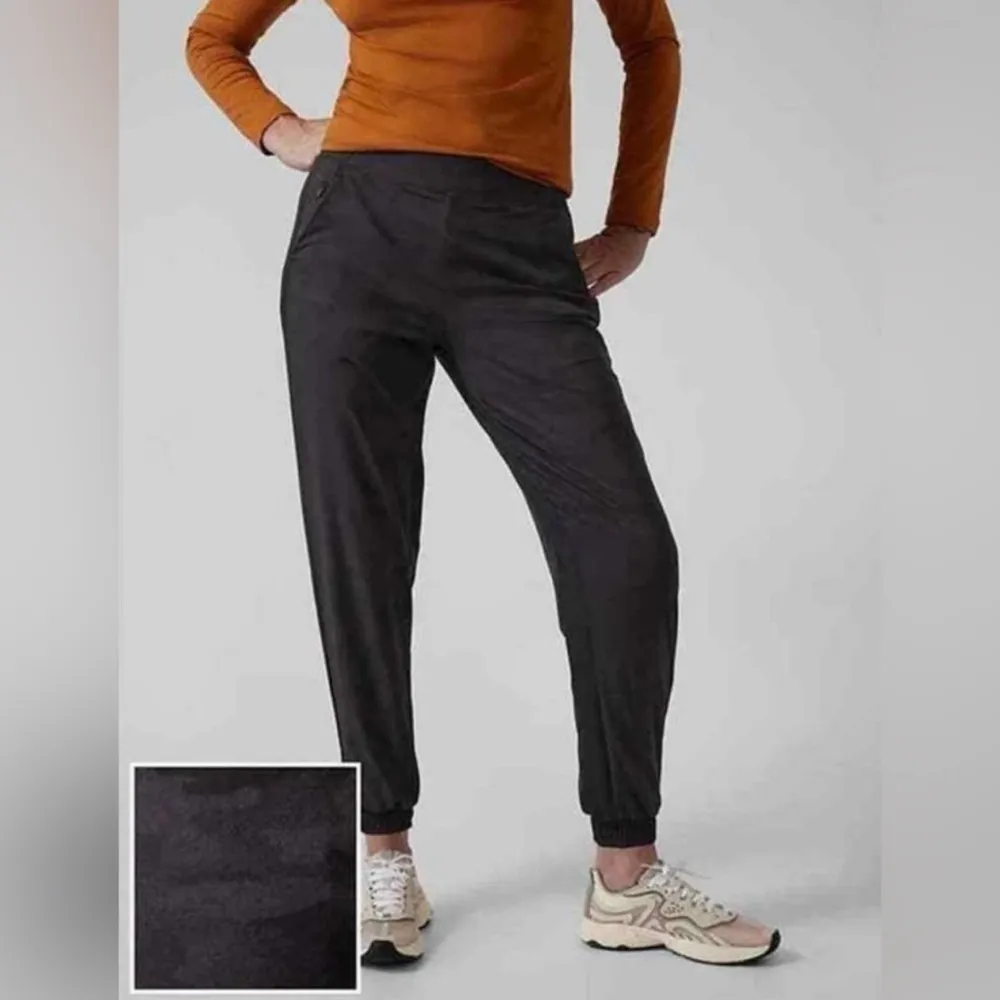 ATHLETA Brooklyn Lined‎ Camo Joggers Black/Gray Size 6 - Image 2