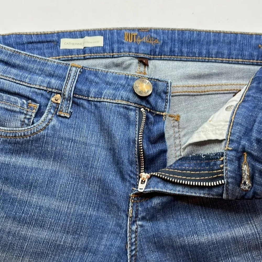 Kut From The Kloth Catherine Boyfriend Short Size 6 - Image 16