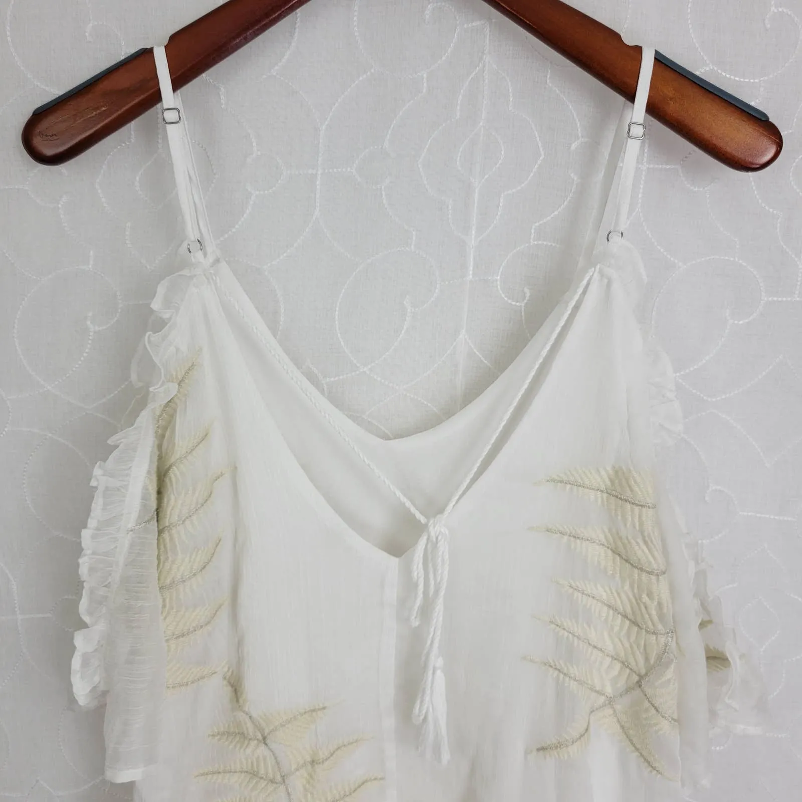 Gimmicks Womens Blouse‎ Size Medium Cream/White Floral Sheer Sleeveless V - Image 6