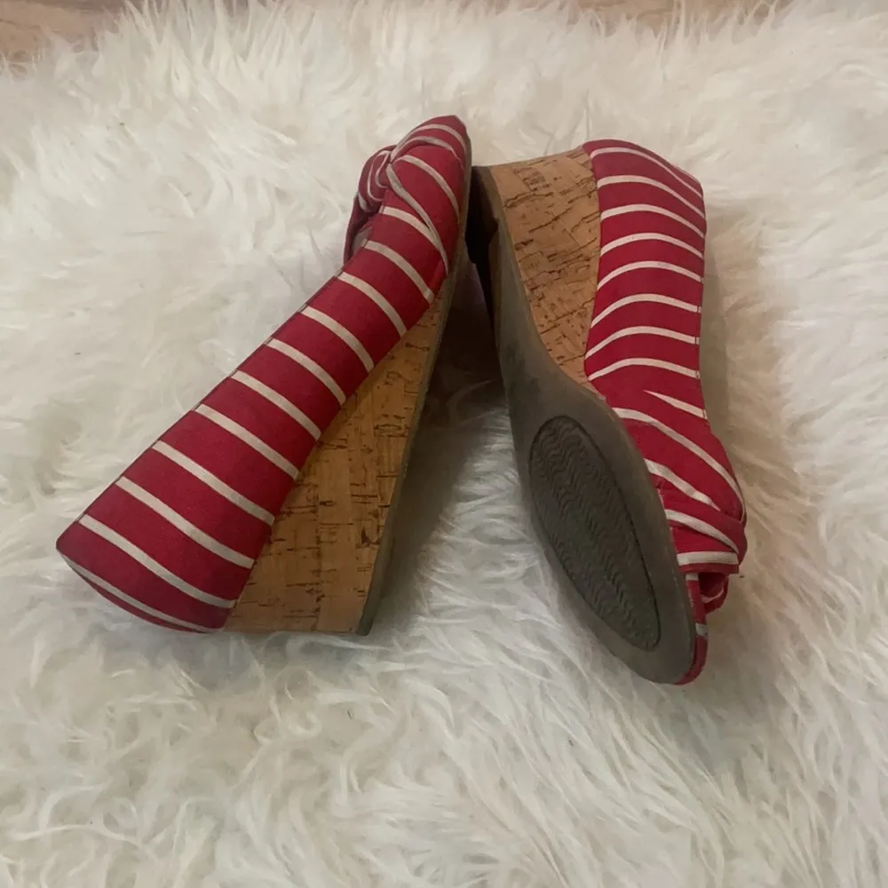 Naturalizer striped wedge heels red and white size 8.5 - Image 4