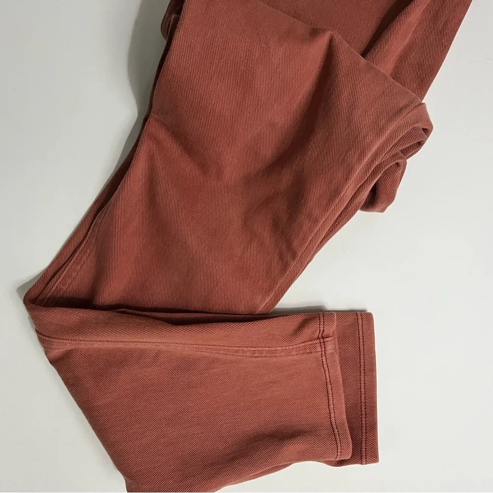 Spanx • Jeanish Stretchy Leggings Bronze Red Color - Image 2