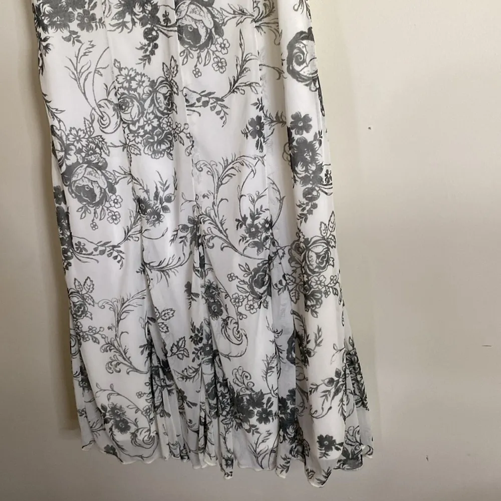 Studio Y Blck and White Floral dress Medium - Image 3