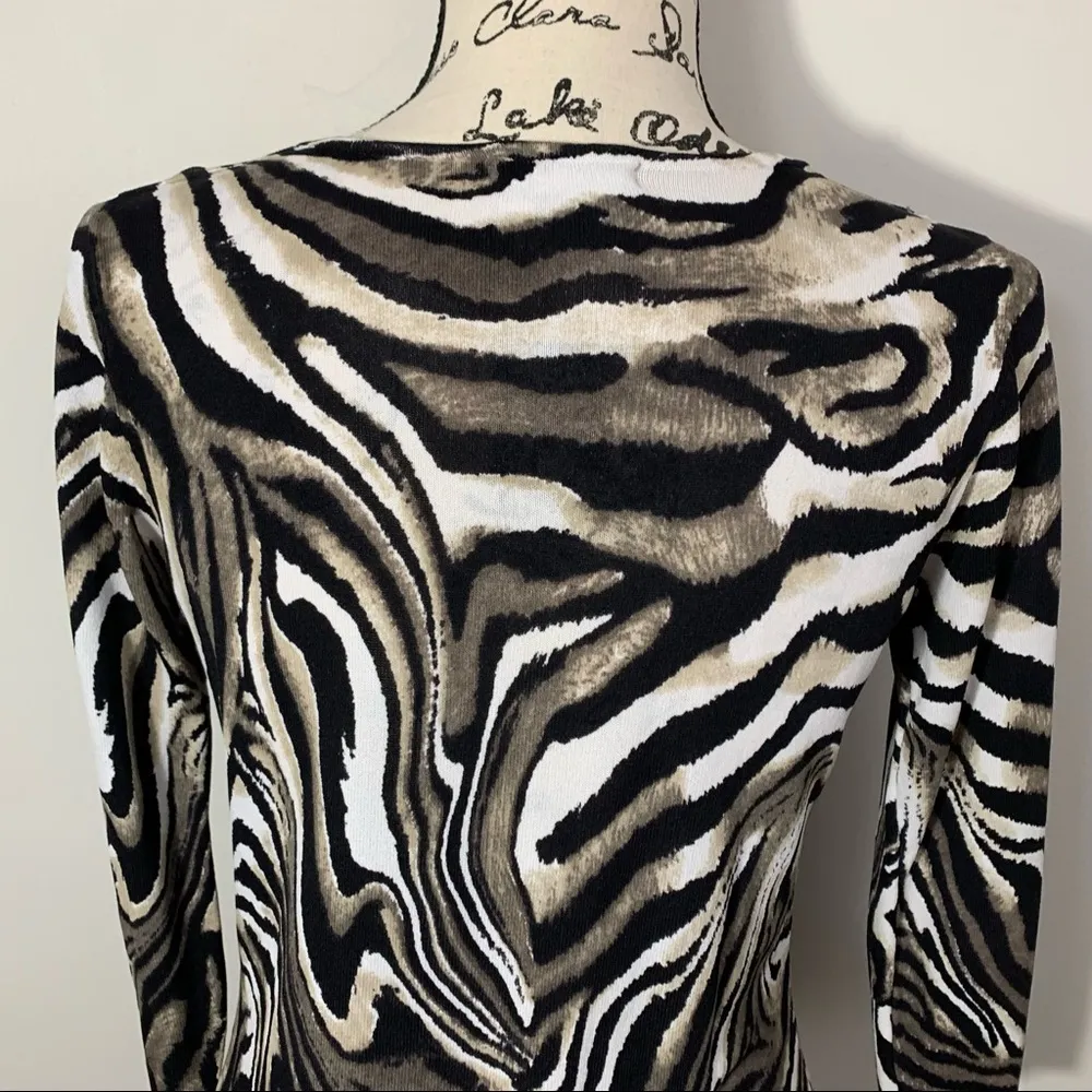 EUC  Animal Print Zip Up Cardigan Size M - Image 8