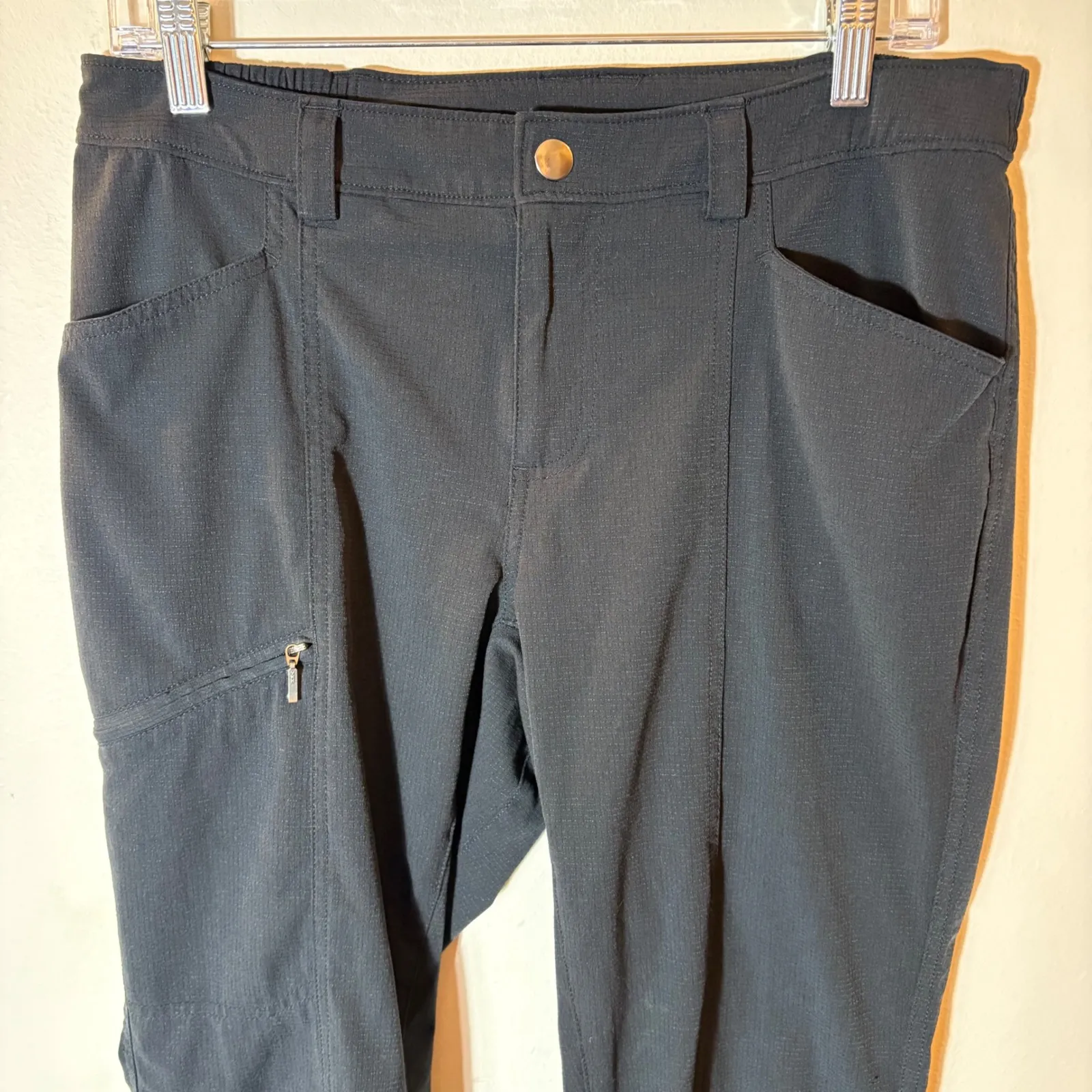 Duluth Trading Company Black Cargo Pants Size 8x31 Outdoor Hiking Travel - Image 2