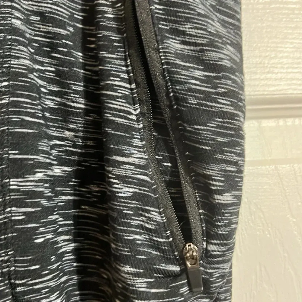 Adrienne Vittadini women’s active joggers. Black/white Size large. - Image 4