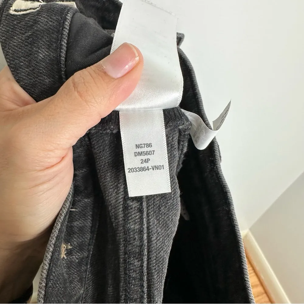 Madewell The Petite Ripped Mid-Rise Perfect Vintage Straight Jean in Black - Image 9