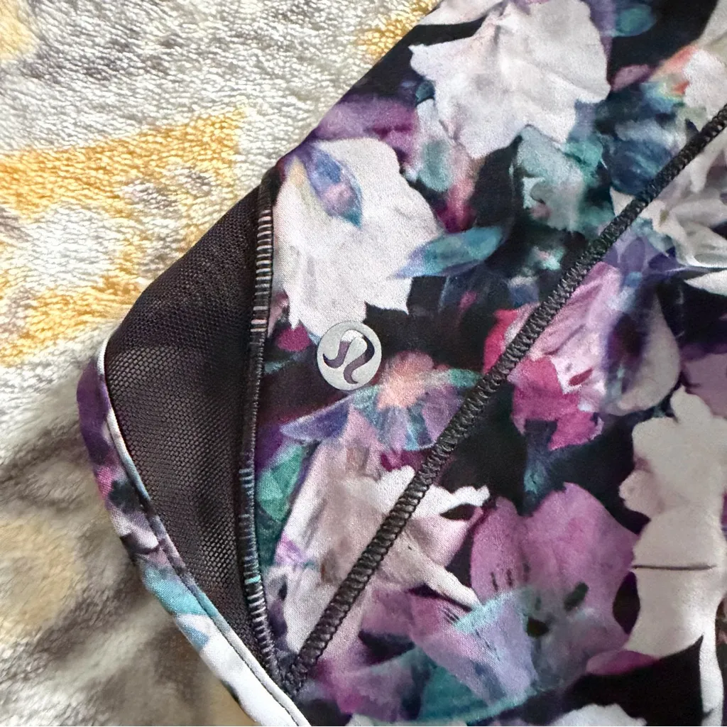 Lululemon Hotty Hot Short 2.5" Utopia Multi / Deep Phantom size 6 - Image 8