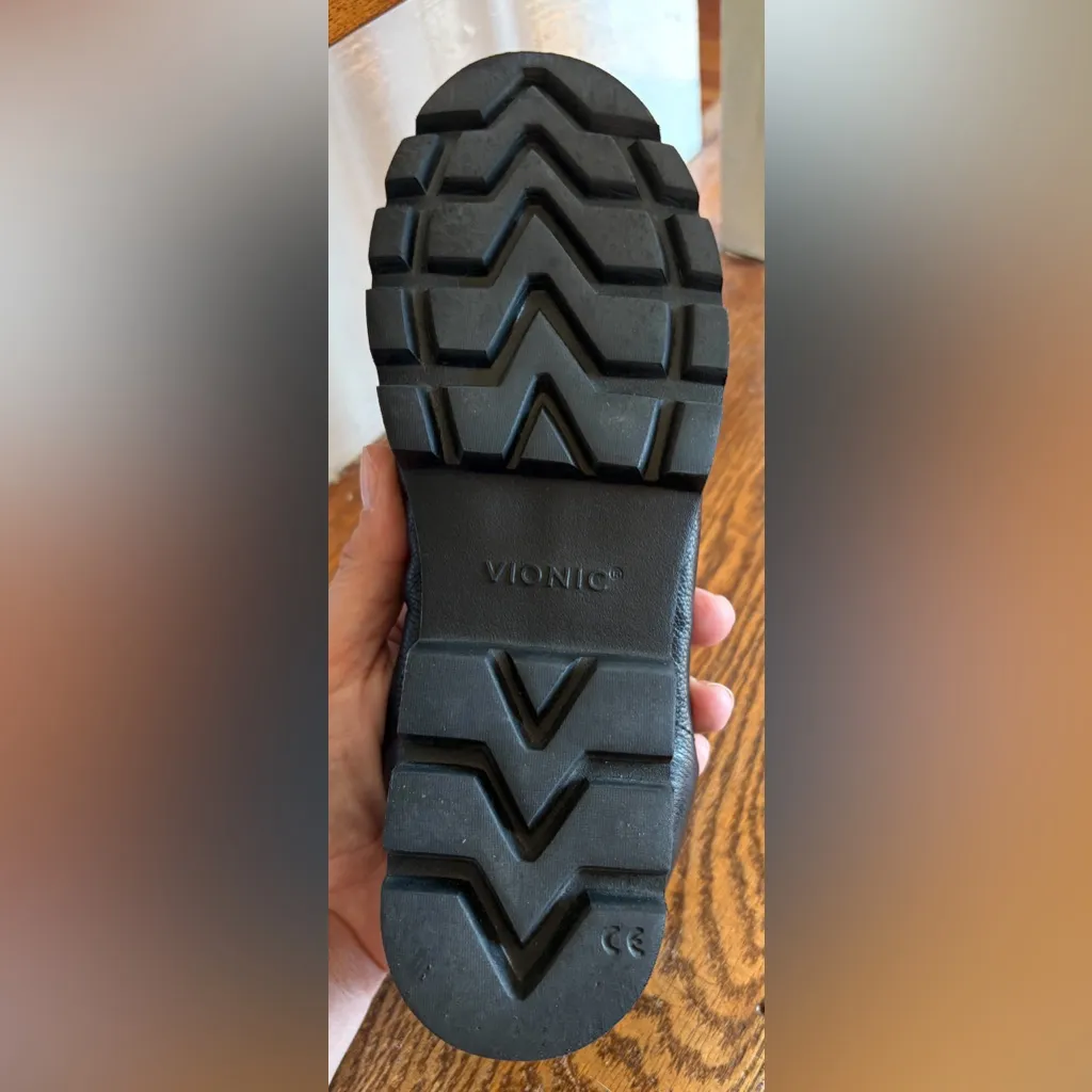 Vionic Cynthia Black Leather Loafers Textured Grip Size 8 Like New‎ - Image 4