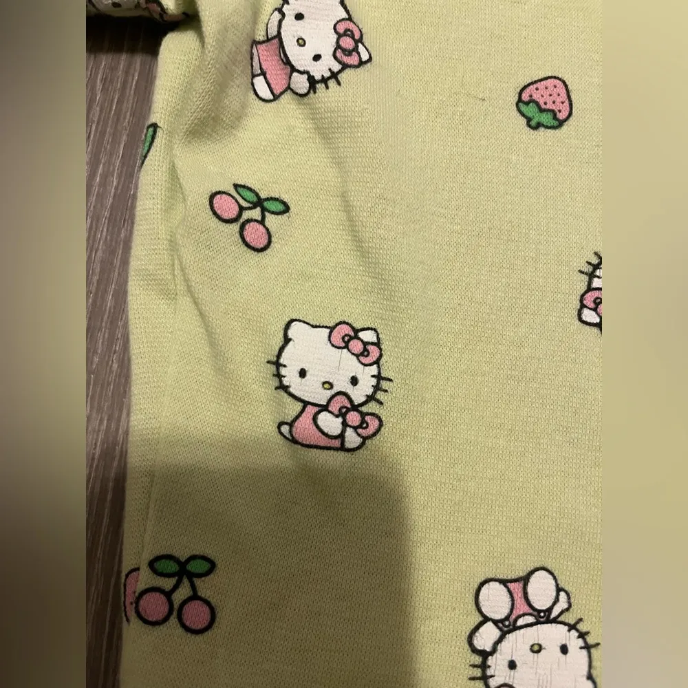 Hello Kitty Sanrio Cropped Lime Green T Shirt Watermelon Strawberry Cute Size S - Image 8