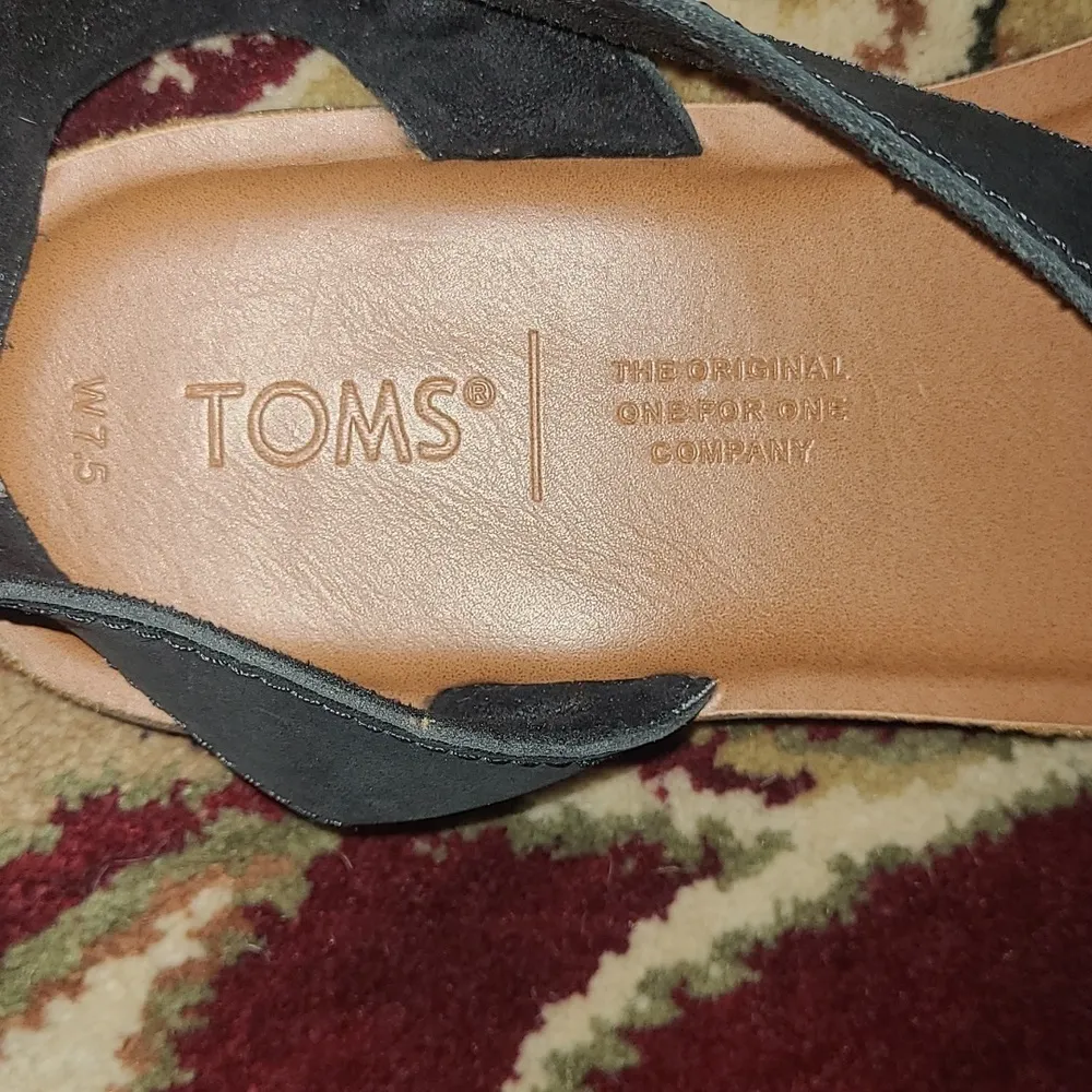 Toms Sandals SIZE 7.5 - Image 3