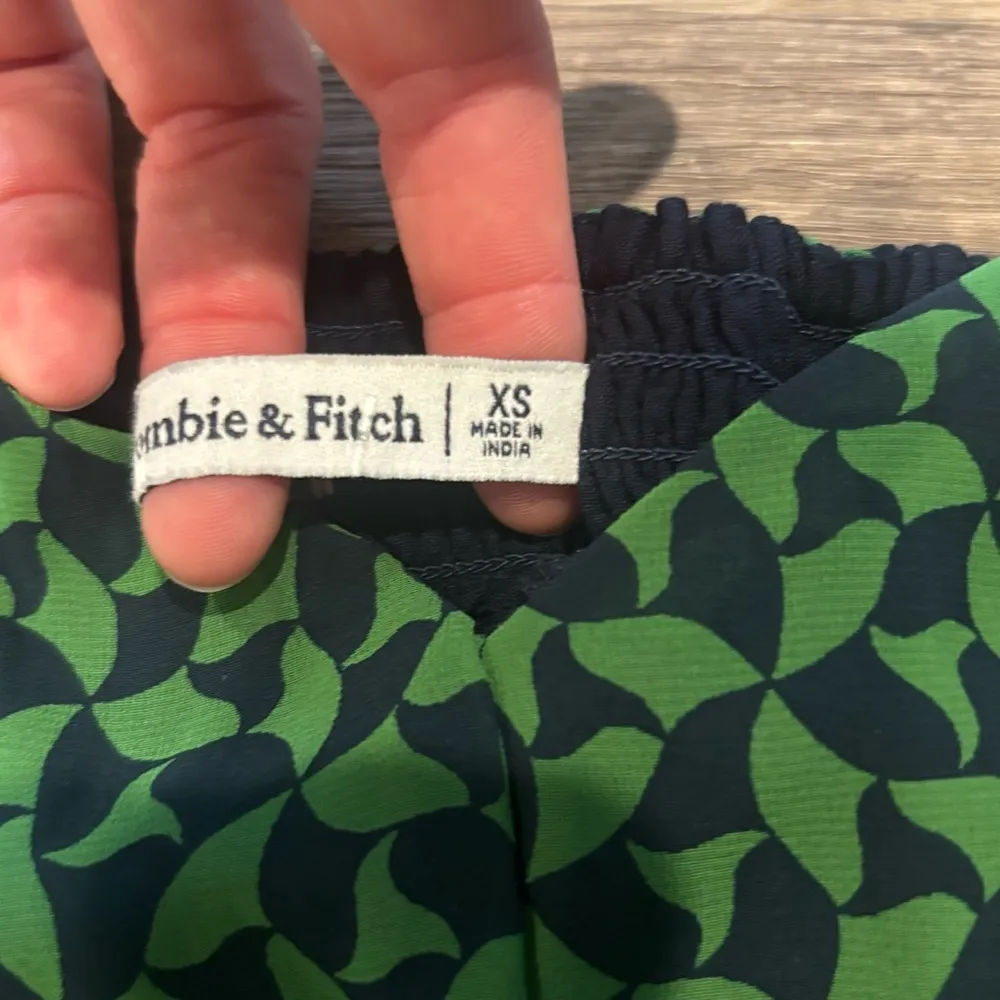 Abercrombie & Fitch Balloon Sleeve Crop Top – XS – Green/Blue - Image 3