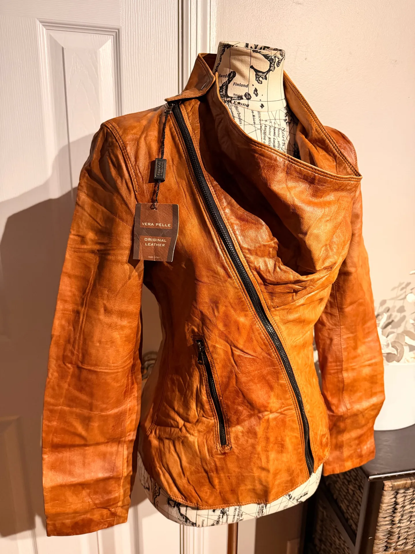 NWT Vera Pelle Distressed Leather Jacket Asymmetrical Zipper Avant-garde Saria - Image 2