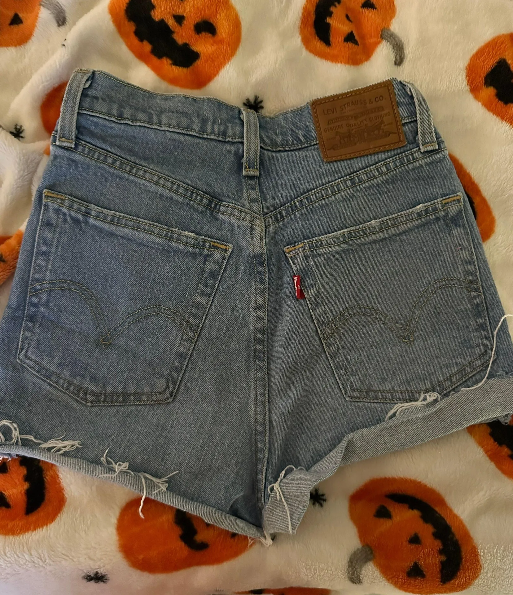 Levi’s Shorts - Image 4