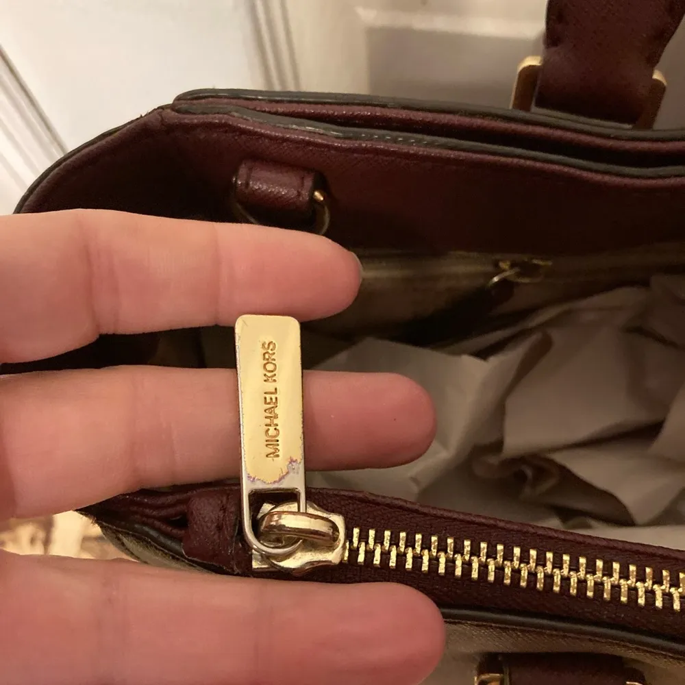 Michael Kors MK LEATHER BURGANDY TOTE SHOULDERBAG - Image 9