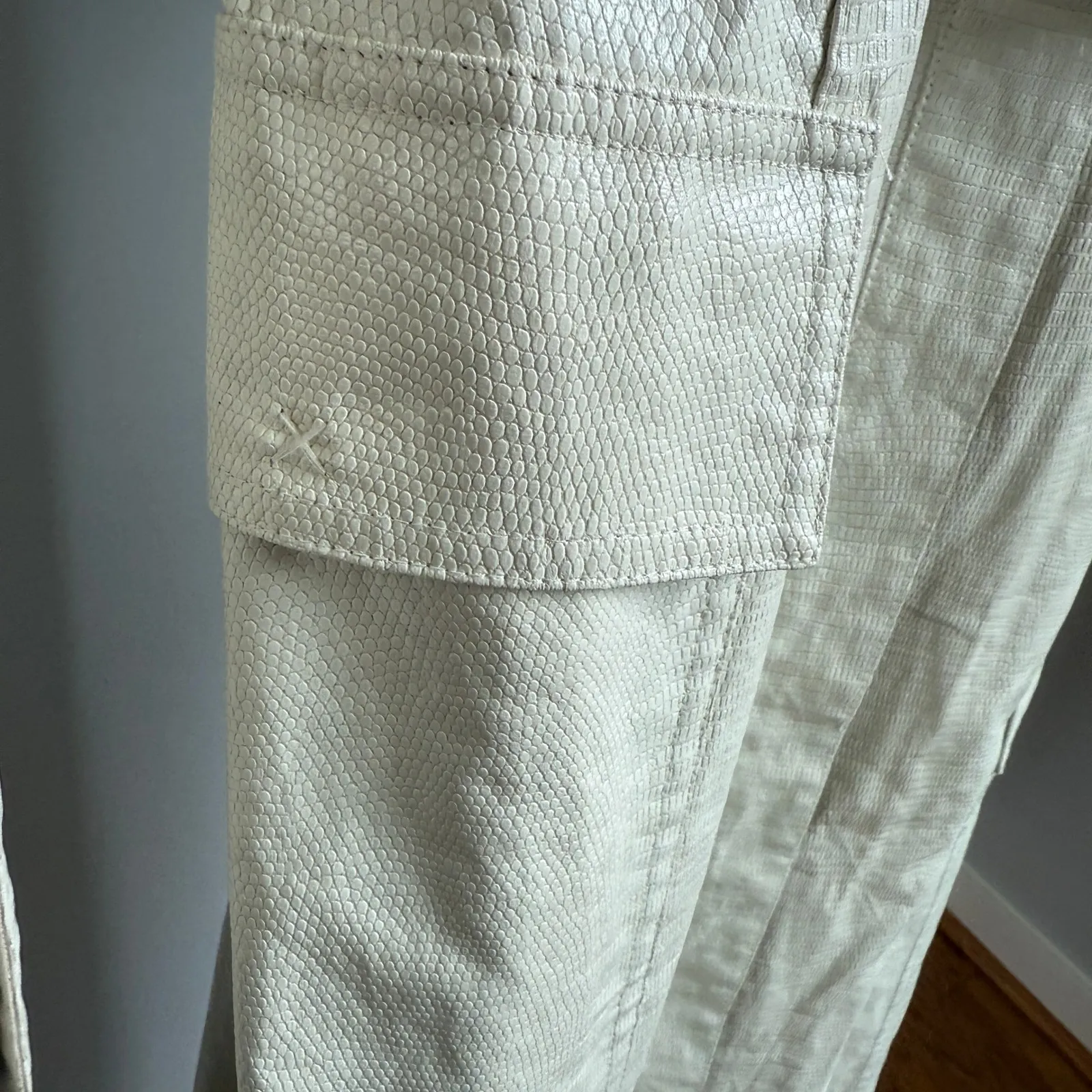 Bill‎ Blass New York Unique VTG 90s Y2K Trench Coat Size 6 Luxury Faux Leather - Image 8