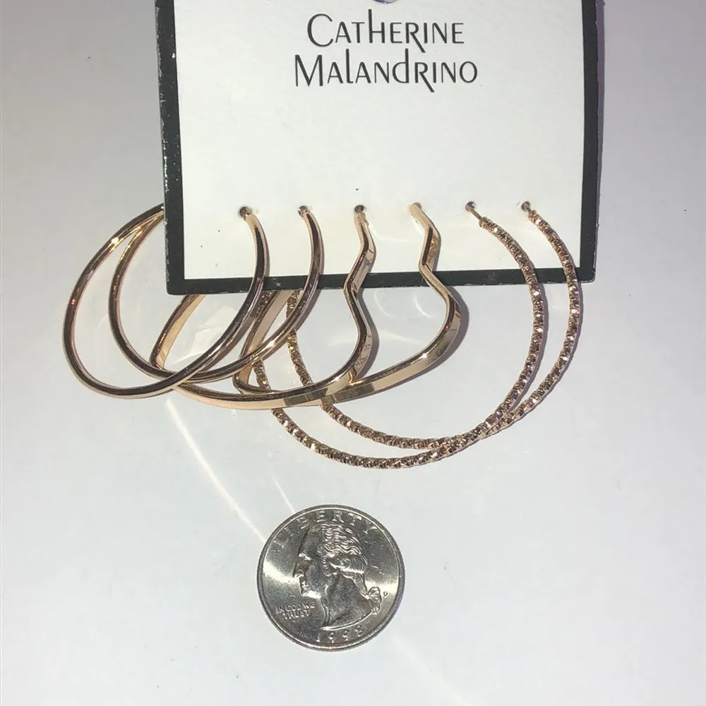 Catherine Malandrino Gold Tone Classic Hoop Heart Hoops Textured Boho Earrings - Image 4