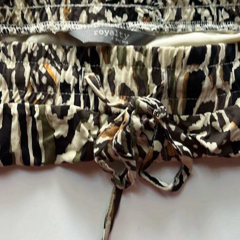 Royalty for me Animal Print Women's Skort with built in nylon shorts size Medium - Image 3