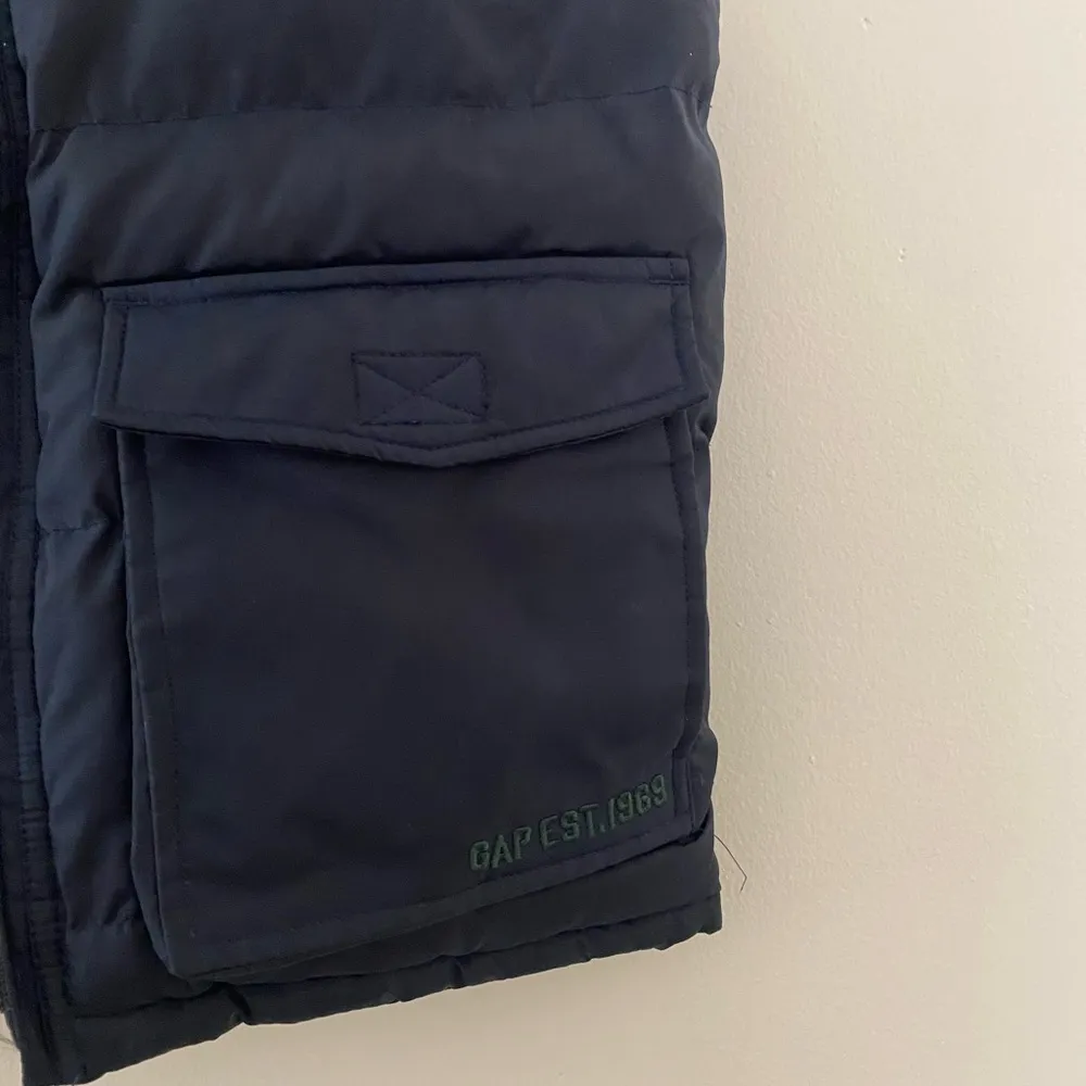 Gap  Reversible Puffer Vest - Image 3