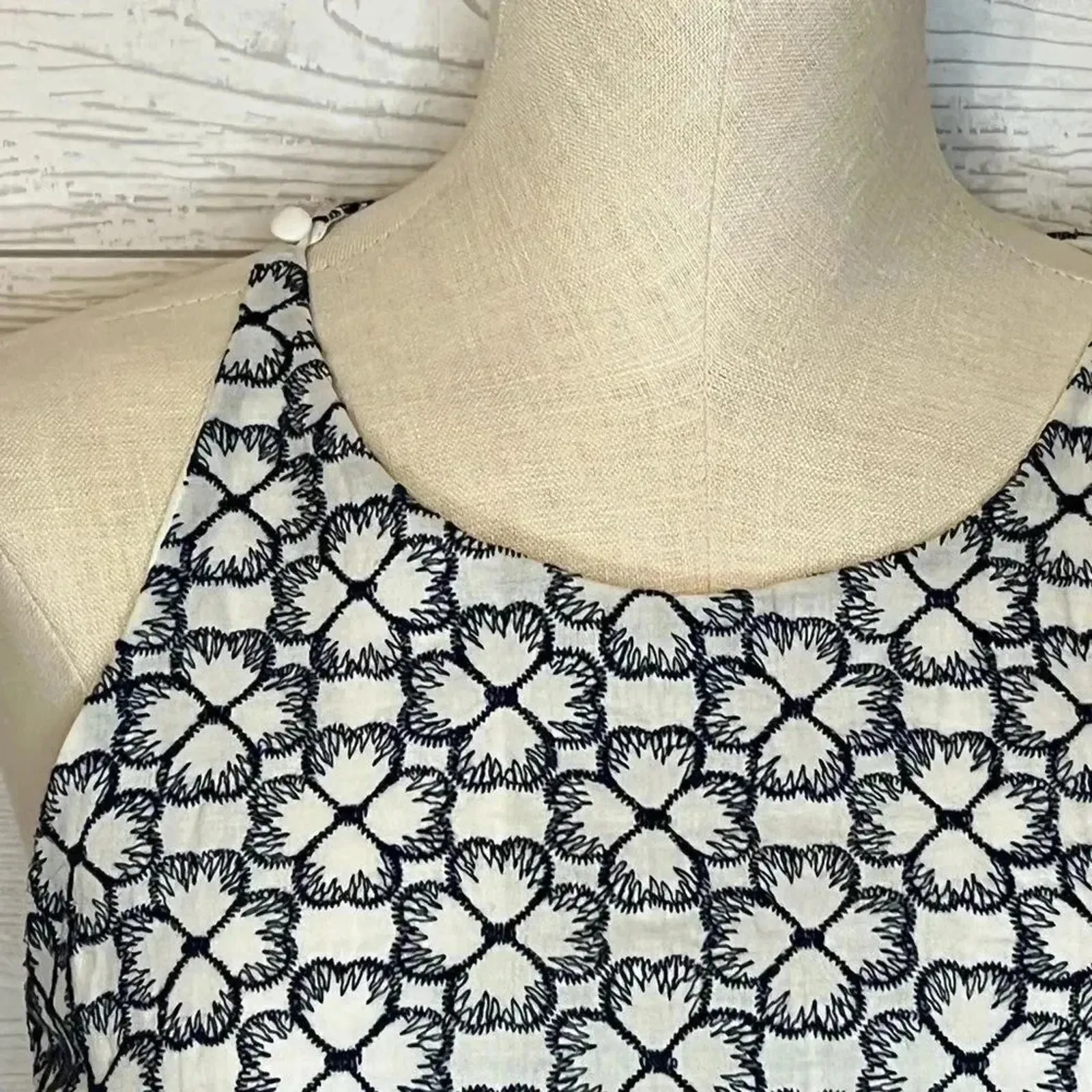 Mi ami “cloverleaf” print tank top Size Small White - Image 4