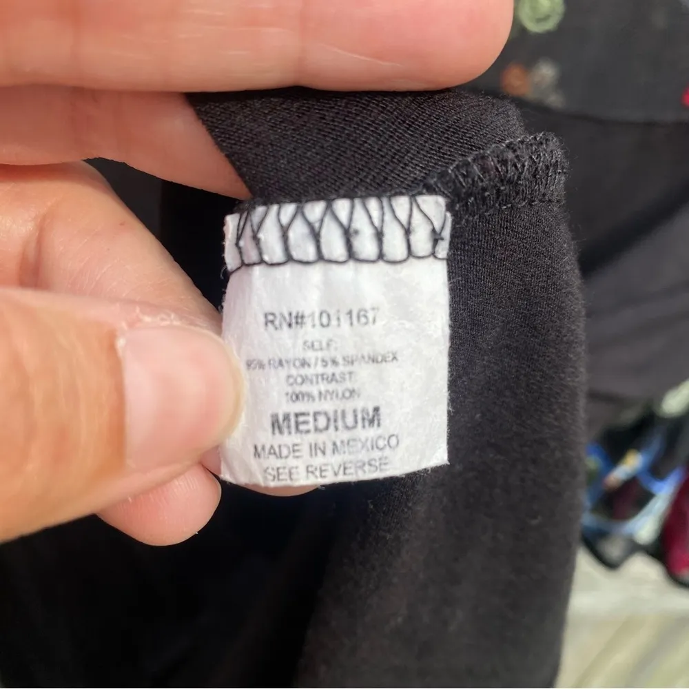 Kim & Cami Mesh Shoulder Floral Embroidered Top Black Size M - Image 6