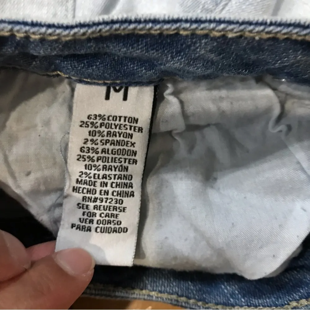 Almost Famous light blue denim skirt M stretchy casual 90s vibes on trend - Image 4