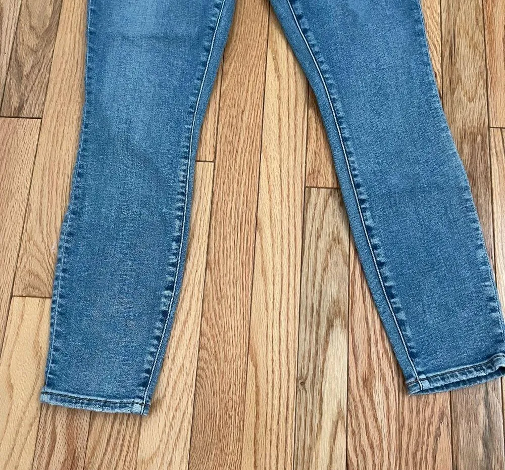 Abercrombie & Fitch The Super Skinny Mid Rise jeans. Size 27/4 - Image 3