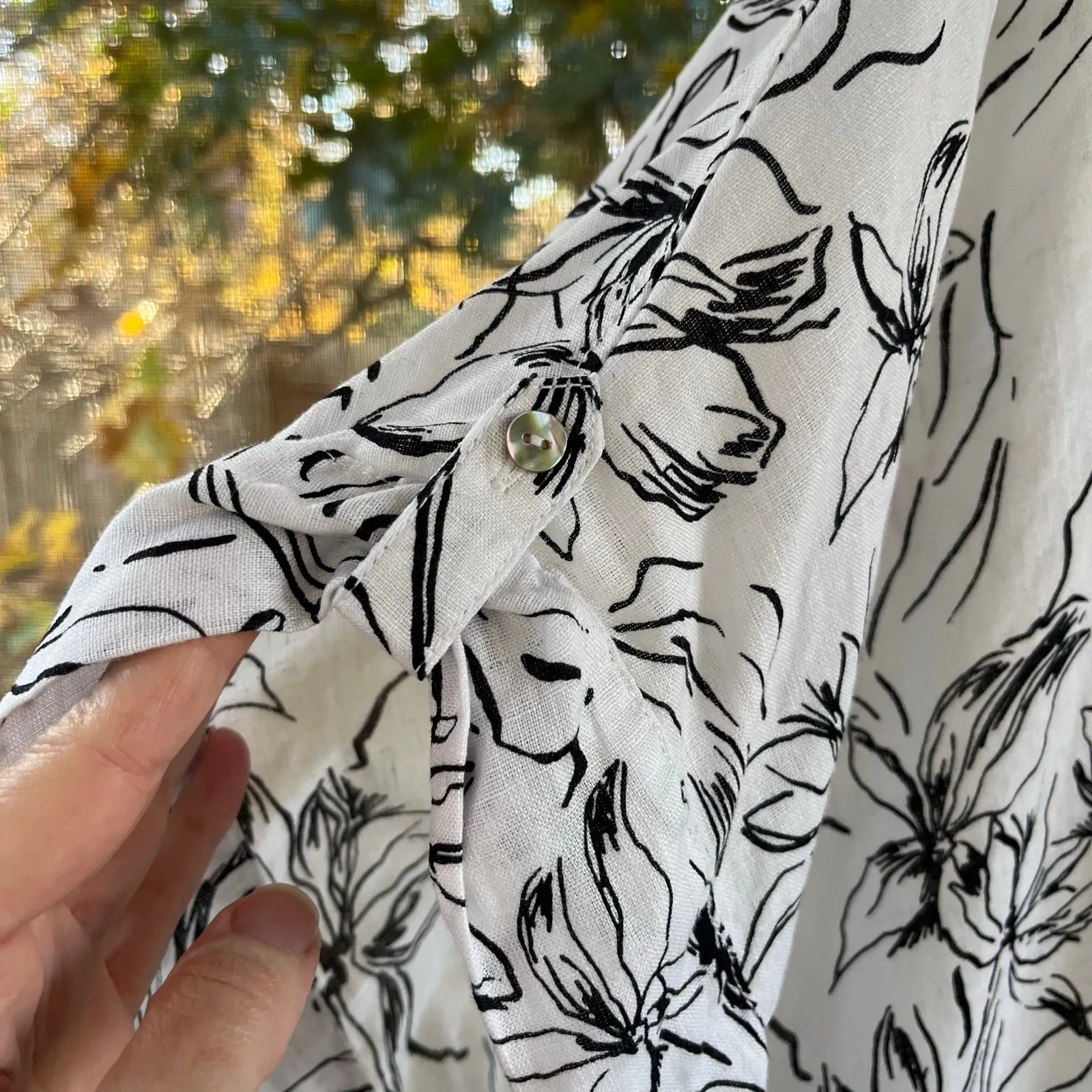 Joie Women's Black & White Floral Print 100% Linen Blouse Size 3X - Image 5