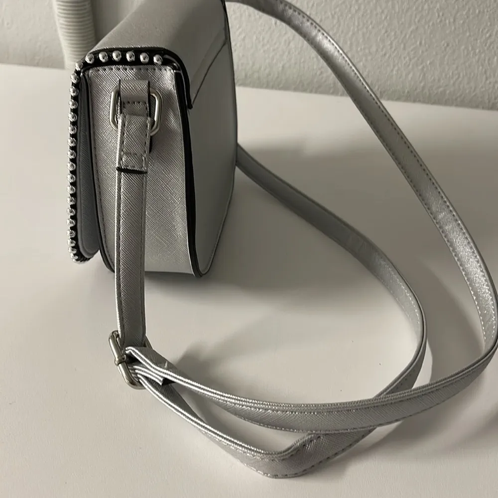 NWT BCBG Hard Case Silver Crossbody with studs & Black - Image 3