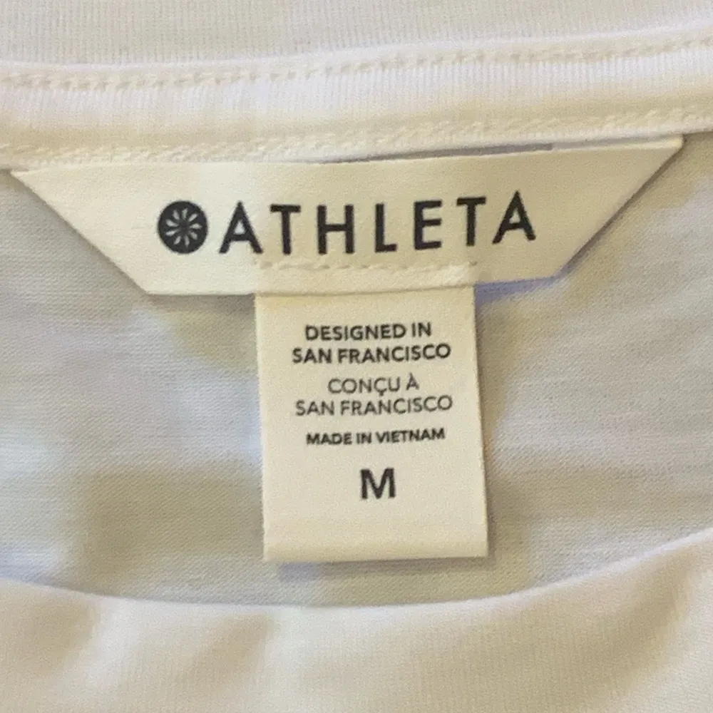 Athleta top shirt medium White Sleeveless Athletic Althleisure workout casual. - Image 2
