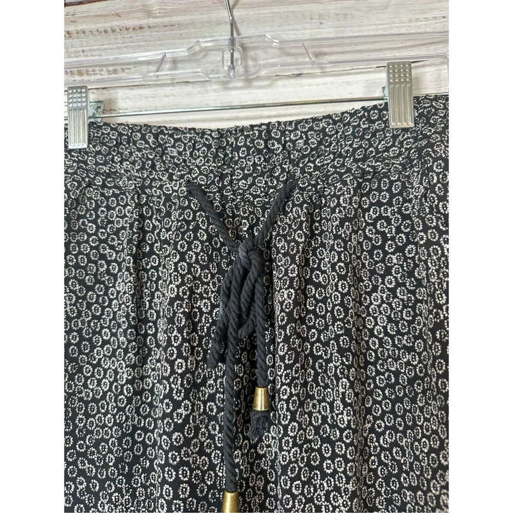 ETT:WA Anthropologie Women's Floral Print Side Stripe Capri Pants Black Size XS - Image 4