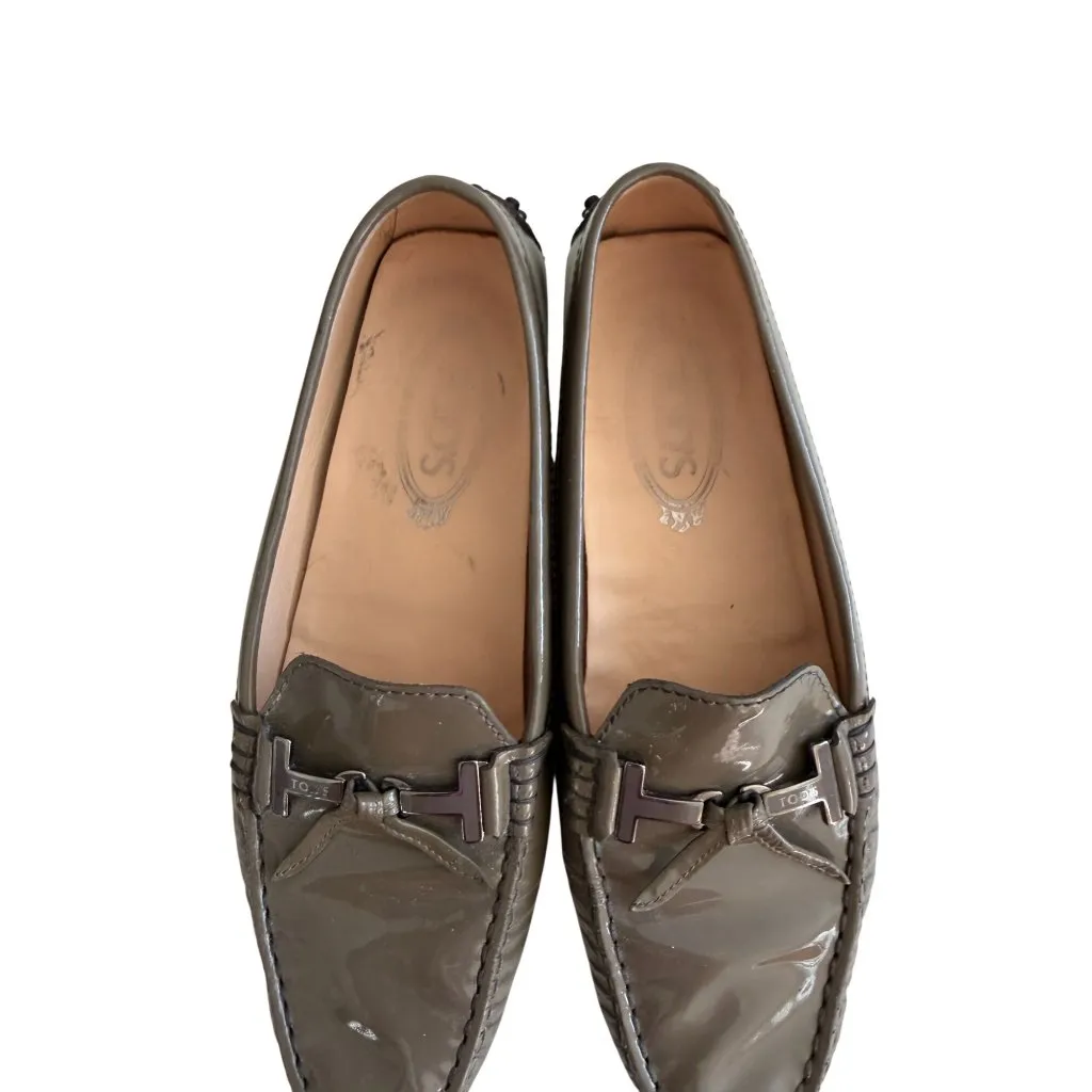 TODS Taupe Patent Leather Driving Loafers Flats Shoes Size 38 / US 8 Tan - Image 12