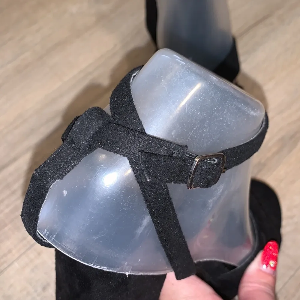 Forever 21 black suede feel ankle wrap block platform heels - Image 7