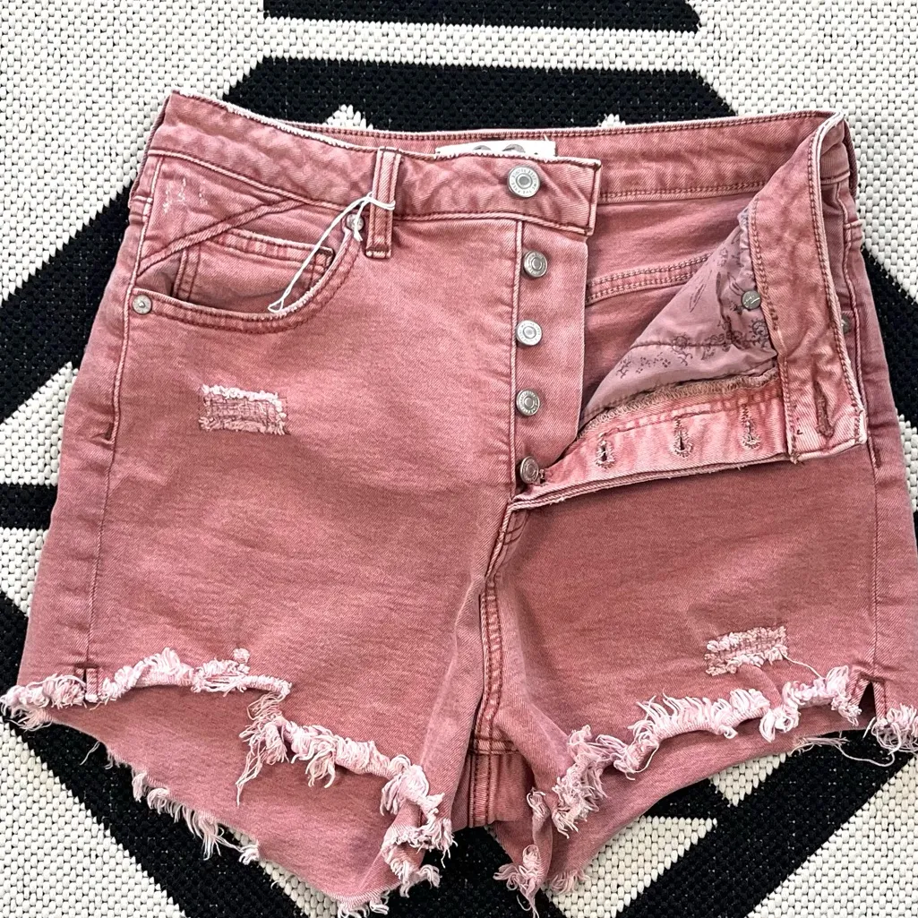 We The Free Crvy Vintage High Rise Cutoff Shorts in Rose Size 28 - Image 8