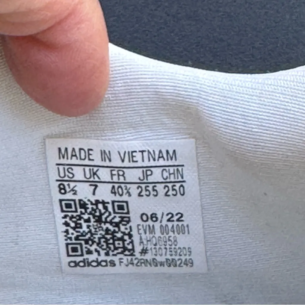 Adidas Originals Ozweego Off White Linen Green Gum Women's Athletic  Size 8.5 - Image 10