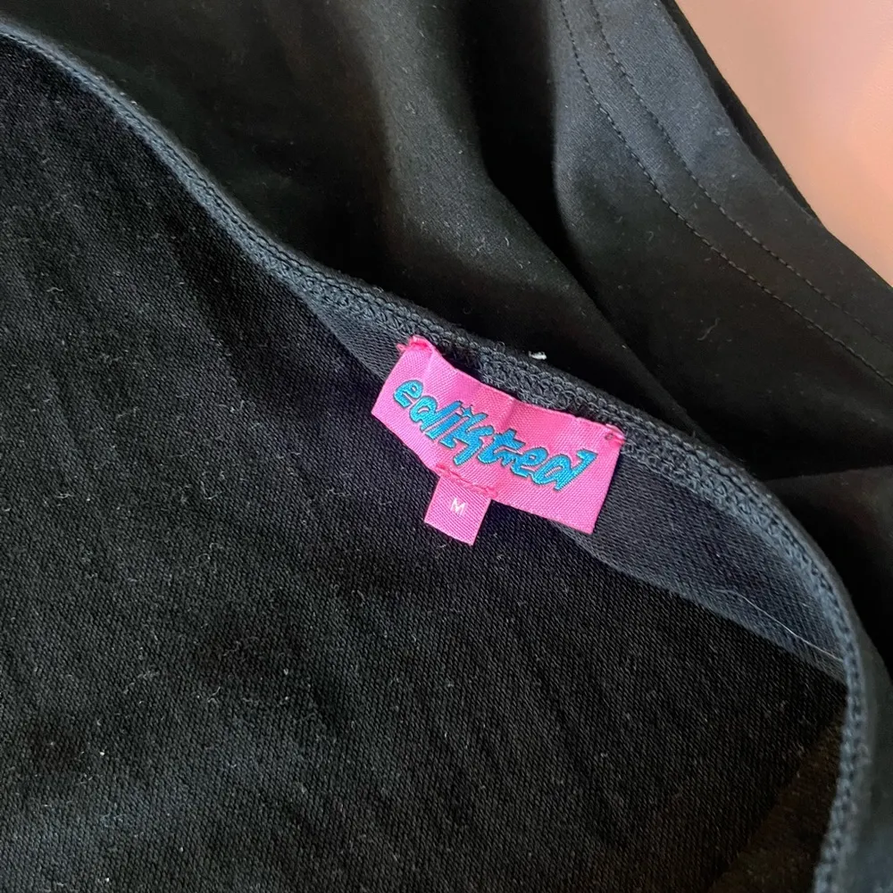 Edikted Black Open-Back Short Sleeve Tee - Image 8