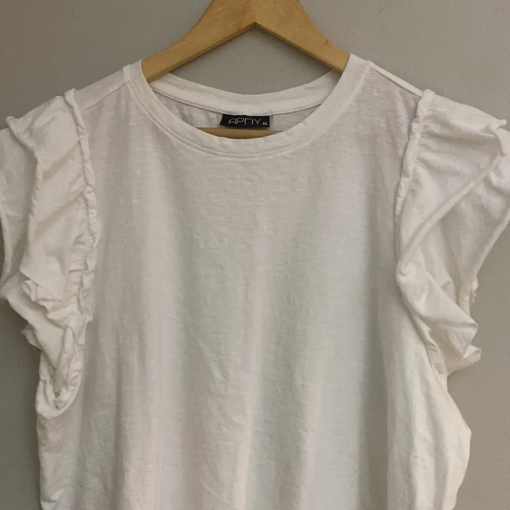 APNY womens white ruffle cap sleeve tee size XL - Image 2