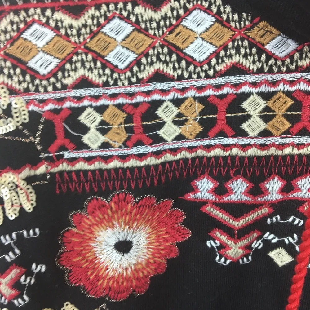 BBWM Woman Black Aztec Print Embellished Hoodie Long Sleeve Sweater L Size L - Image 6