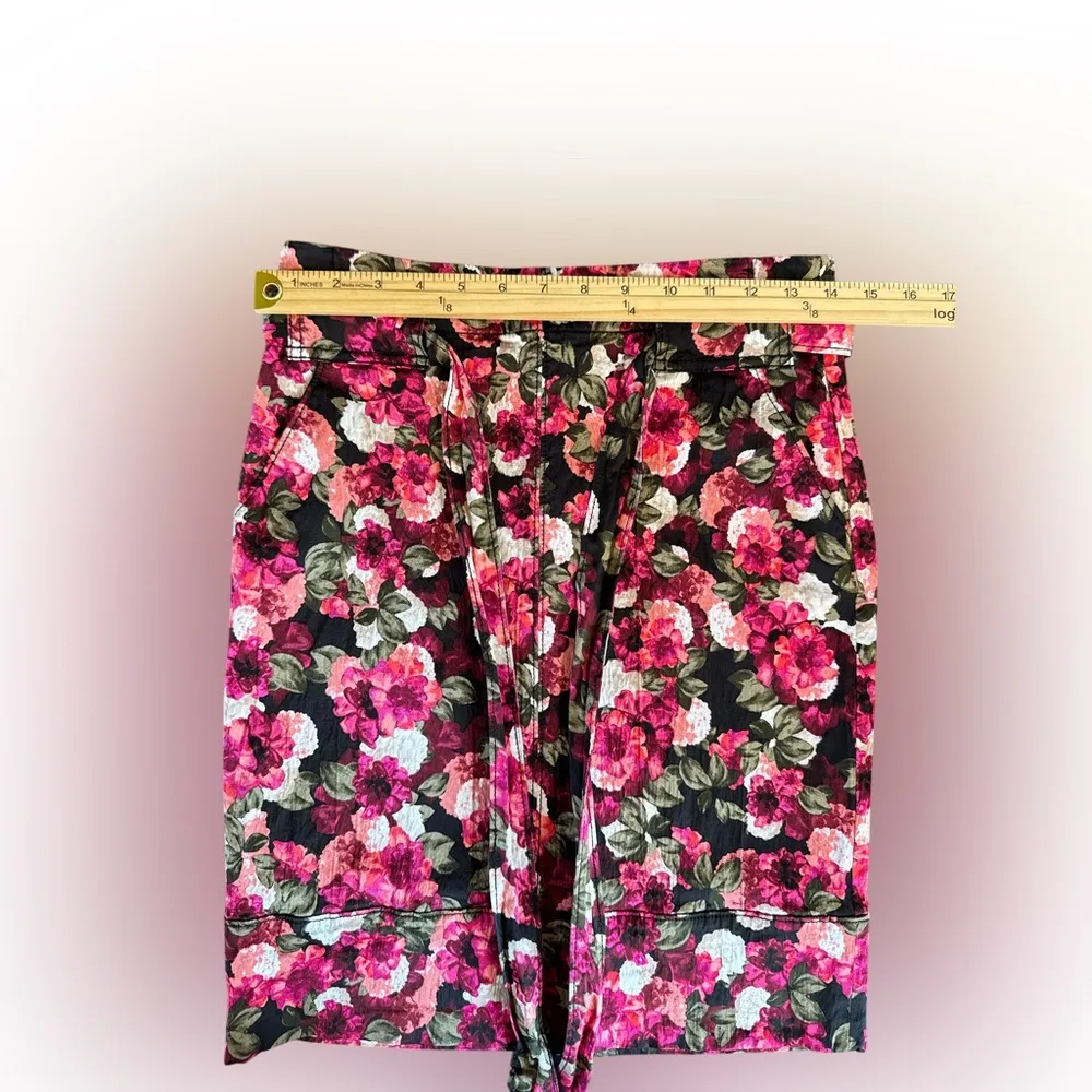 Banana Republic Floral Pink and Black Women's Skirt - Image 4