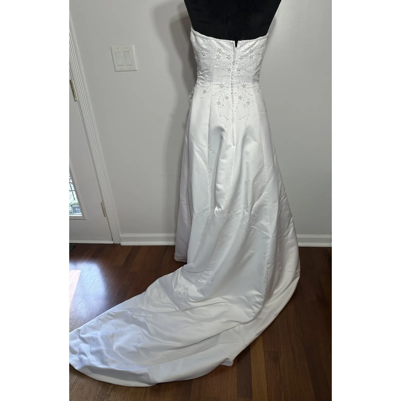 VINTAGE David's Bridal Michelangelo Beaded Wedding Dress Fit&Flare White Size 8 - Image 3
