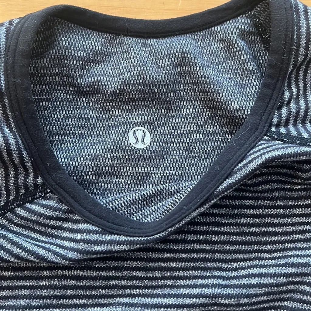 lululemon Reversible Rulu Long Sleeve Tee Top | Size 4 | EUC - Image 4