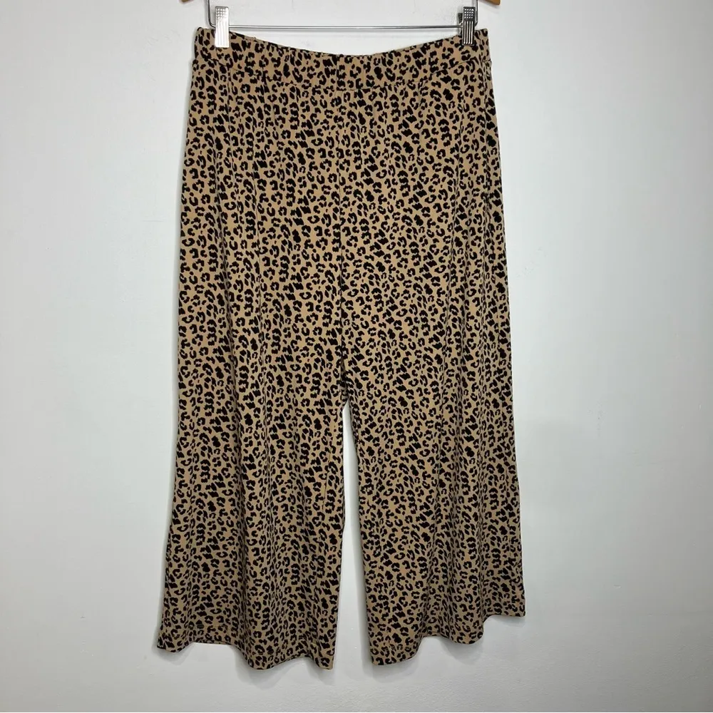 Banana‎ Republic Factory animal print pants wide leg cropped size medium - Image 2
