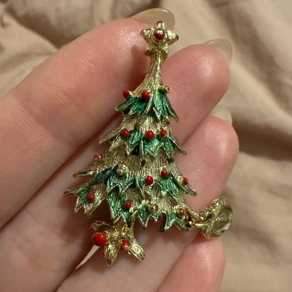 Vintage Christmas Tree Brooch w/ Virgin Mary Dangle Charm Gold Tone Green Enamel - Image 6