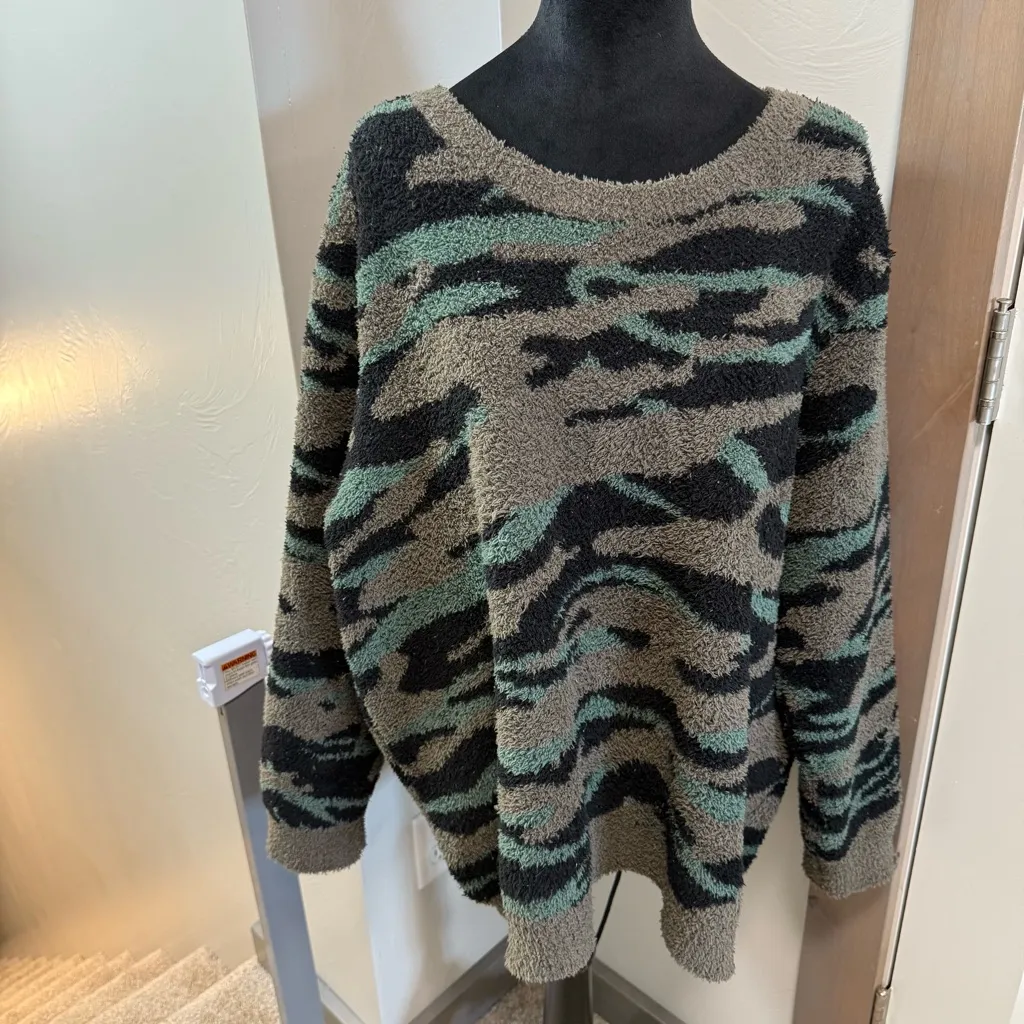 Barefoot‎ Dreams CozyChic Pullover Crewneck Sweater Camouflage Camo Soft Comfort - Image 2