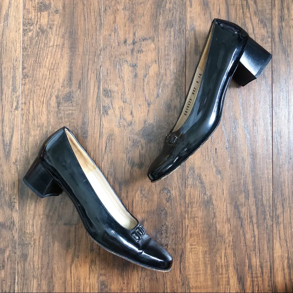 Salvatore Ferragamo • vintage black patent pumps heels block round toe chain - Image 4