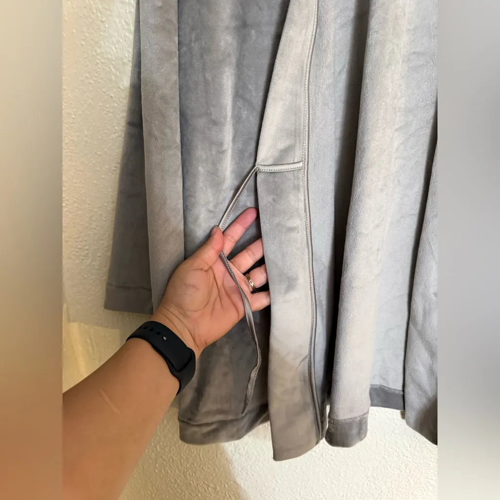 SKIMS by Kim Kardashian Velour Fleece Wrap Short Robe SMOKE size small NWT - Image 10