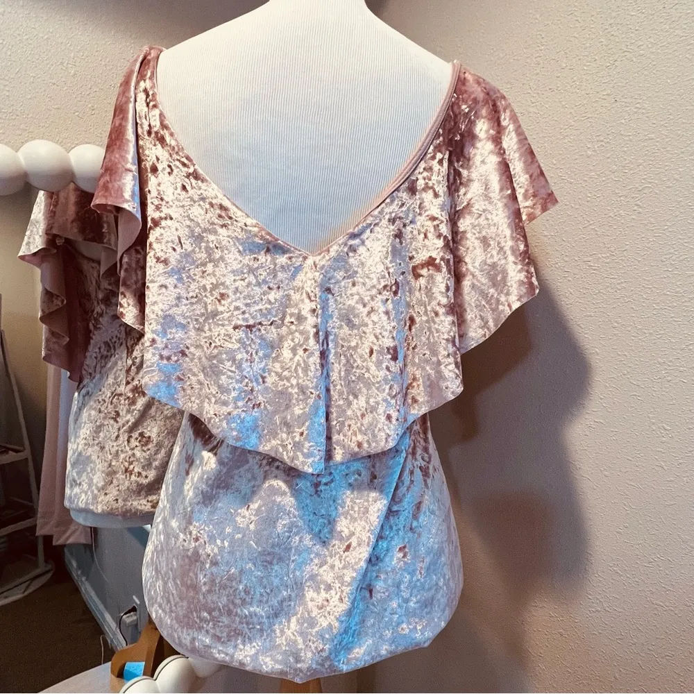 CHELSEA 28 pink crushed velvet top ruffle size medium - Image 2